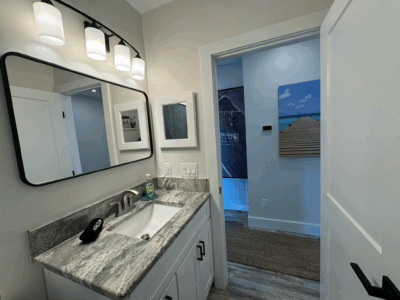 Bedroom Level Hall Bathroom 2